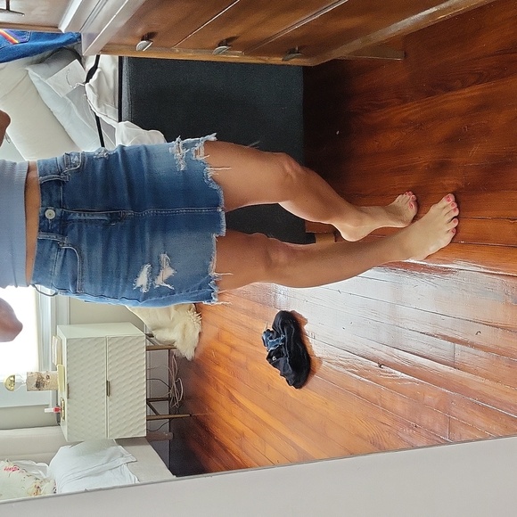 American Eagle Super Stretch Distressed Jean Denim Skirt, SZ 2 - Picture 9 of 10